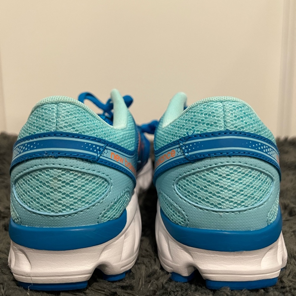 NWOB New Balance 675v2 Women's Athletic Running Shoes in Size 7.5 - Picture 4 of 8